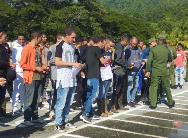Acto de desmovilización de sargentos y soldados, que culminaron su Servicio Militar Activo. Foto : Luis Antonio Salabarria.