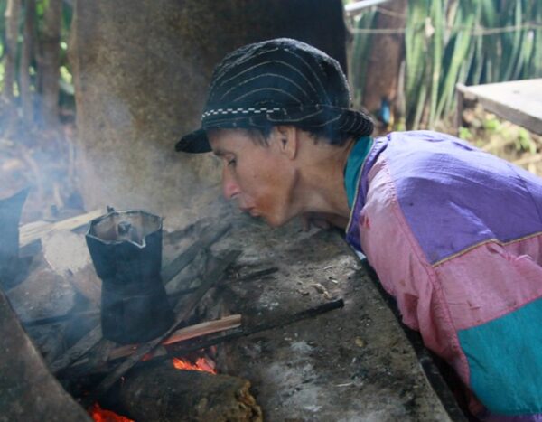 Cuando despierta la mañana, llega la hora del café. Foto: Oscar Alfonso Sosa.