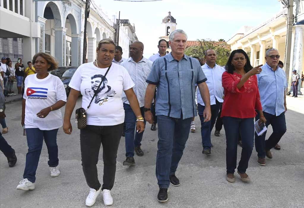 Presidente de Cuba visitó sitios de interés de municipio de La Habana (+Fotos)