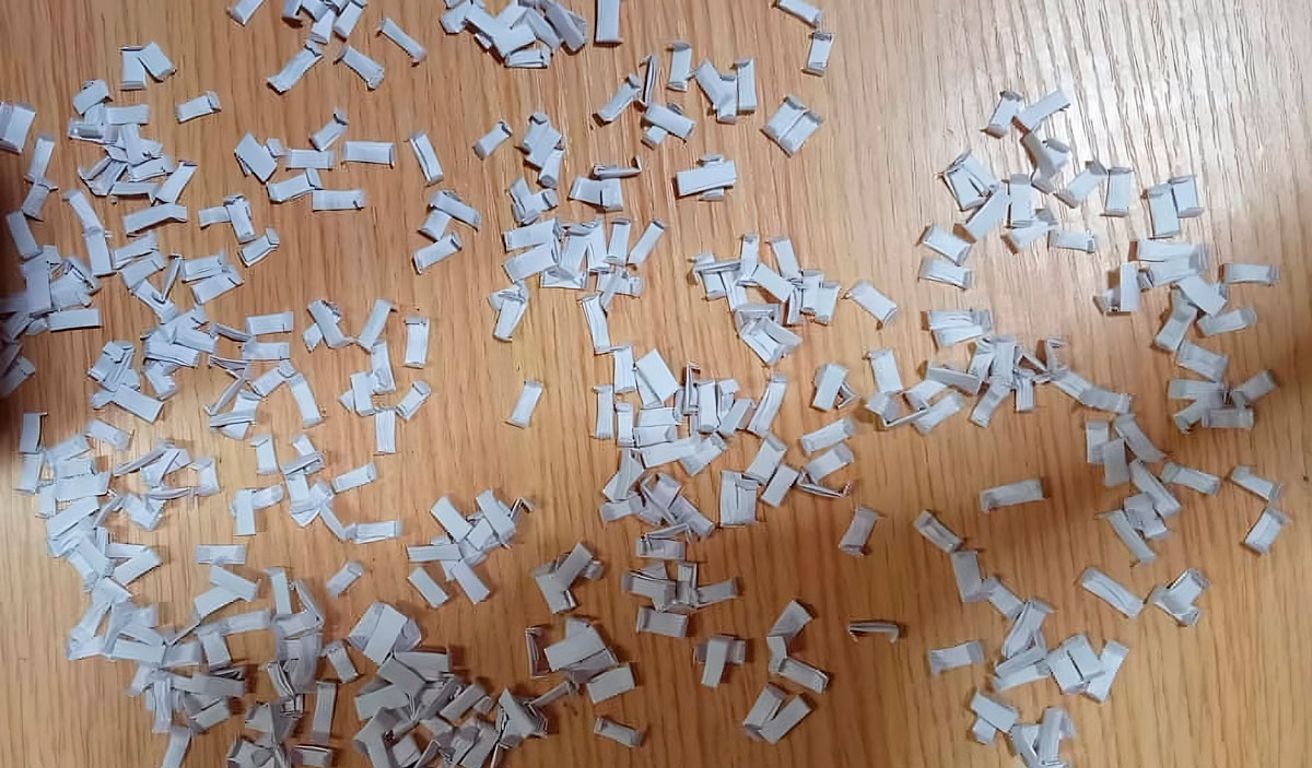 El químico se comercializa en dosis de 0.5 cm² de papel atomizado. Foto cortesía del Minint.