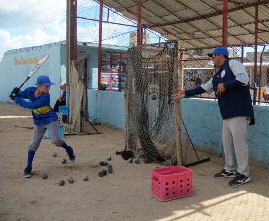 Batear, el ejercicio más complicado en la pelota. Fotos: Oscar Alfonso Sosa.