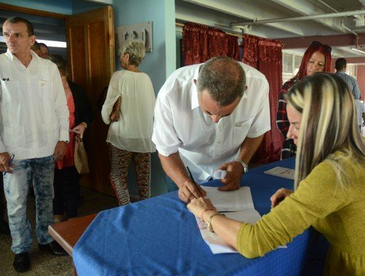 El ejercicio democrático de hoy tuvo lugar para determinar quiénes serán el Gobernador y Vicegobernador provincial. Foto: Oscar Alfonso Sosa.
