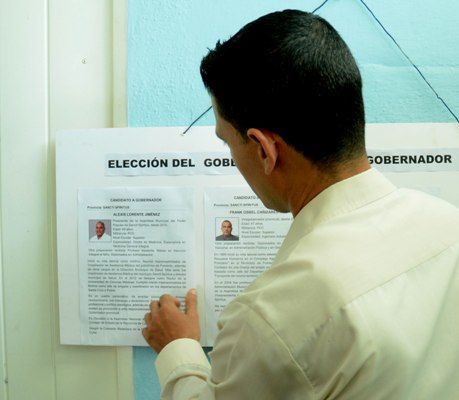 Los delegados y delegadas electos por el pueblo de cada circunscripción recibieron con antelación las síntesis biográficas de los candidatos. Foto: Oscar Alfonso Sosa.