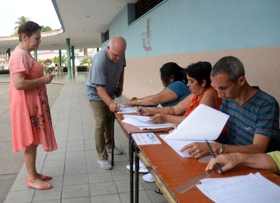 El ejercicio del voto, un derecho que hoy se materializa. Foto: Oscar Alfonso Sosa.