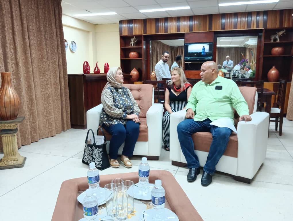 Recibe Gobernador espirituano a embajadora de Indonesia