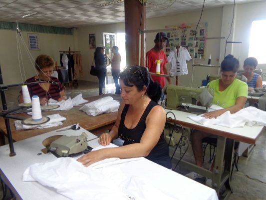 Producciones Varias enaltece gestión de talleres especiales en su aniversario