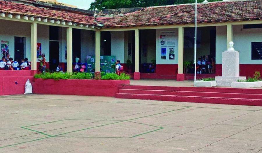 Escuelas de Trinidad se suman al curso escolar este lunes