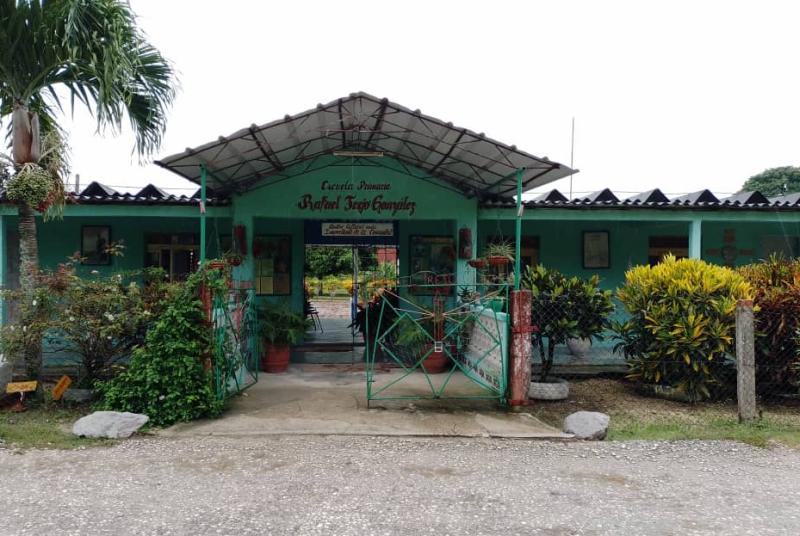 Entregan premio del barrio a escuela de Yaguajay