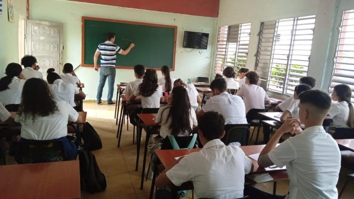 Laboran en La Sierpe por mayor efectividad en formación vocacional pedagógica