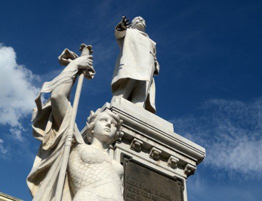 Hoy el transeúnte ronda perplejo la plazoleta de Diego Dorado,  por la semejanza de aquella figura esculpida a tamaño natural de Judas Martínez-Moles. Foto: Oscar Alfonso Sosa.