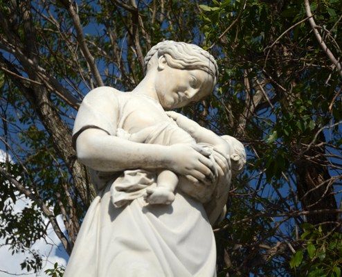 Detalle de la parte superior de la estatua a las madres. Foto: Oscar Alfonso Sosa.