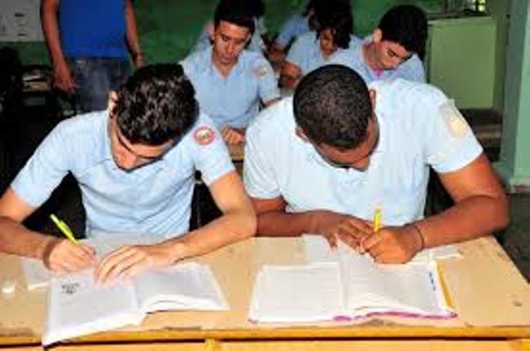 En exámenes finales estudiantes de duodécimo grado en Sancti Spíritus
