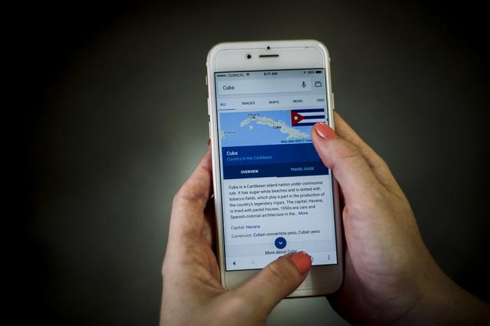 Especialistas de Etecsa en Sancti Spíritus facilitan acceso de universitarios a Internet