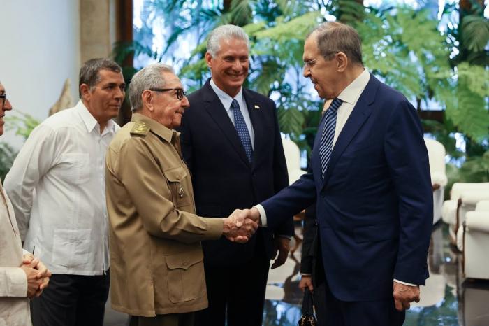 Raúl y Díaz-Canel reciben a Lavrov en La Habana