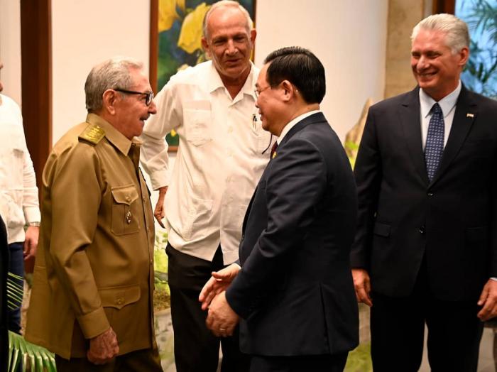 Reciben Raúl y Díaz-Canel al Presidente de la Asamblea Nacional de Vietnam (+ Video)