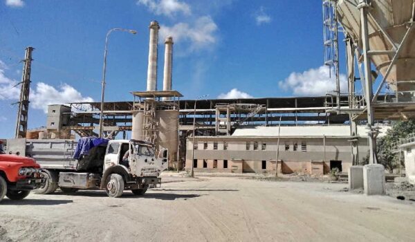 Empresa de cemento Siguaney. Foto: Escambray.