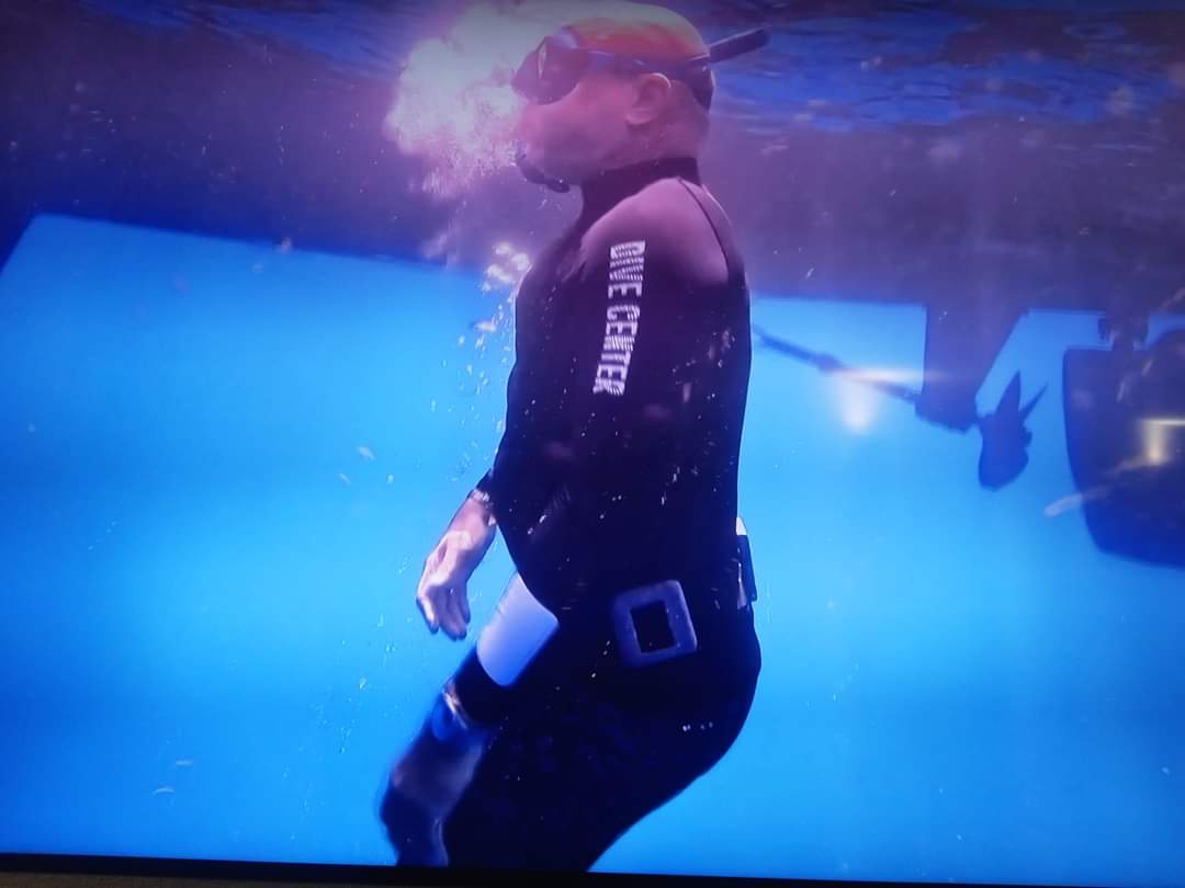 Campeón de buceo libre implanta récord en litoral trinitario