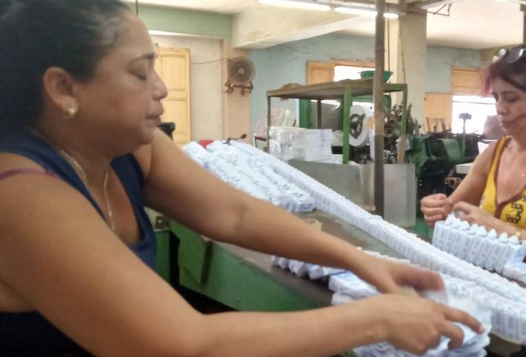 Innovadores mantienen con vida a la fábrica de cigarros de Trinidad