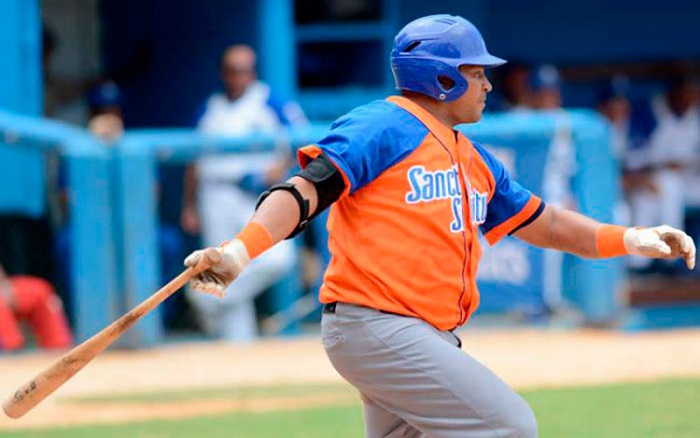 Frederich Cepeda: el Rey de los extrabases en Cuba