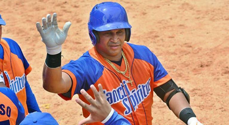 Gallos salvan la honra ante Cazadores en béisbol cubano