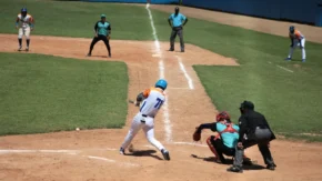 Gallos vencen por partida doble a Piratas