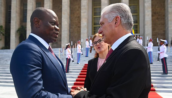 Recibe Díaz-Canel a presidente de Gabón y firman acuerdos
