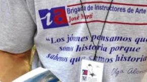 Instructores de arte van más allá de los procesos creativos