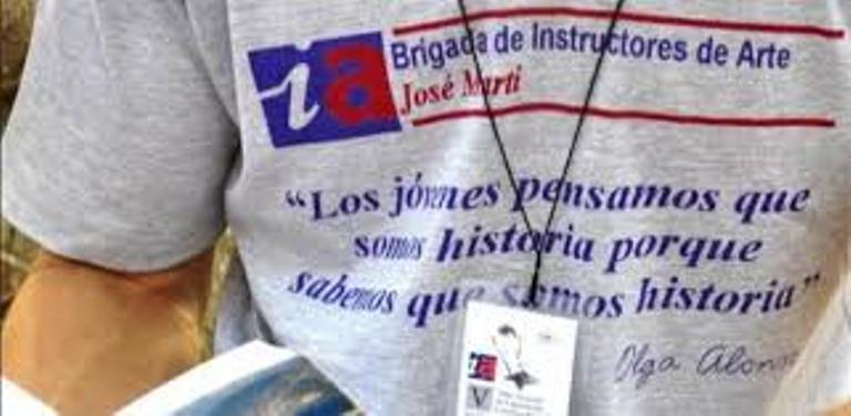Instructores de arte de Yaguajay por la cultura de la comunidad