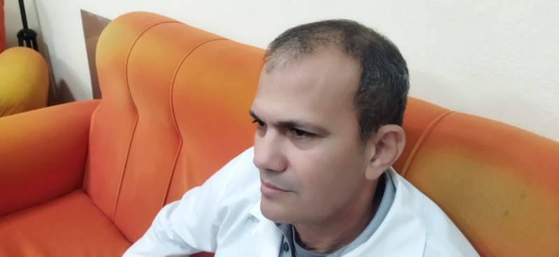 El jefe de servicio de Cirugía General, Miguel Alexander Concepción López, destaca la complejidad del caso y subraya que cada decisión se discutió en comisiones. Foto Yosdany Morejón