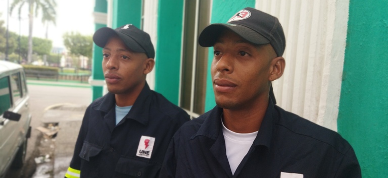 Día del trabajador eléctrico: gemelos en las alturas