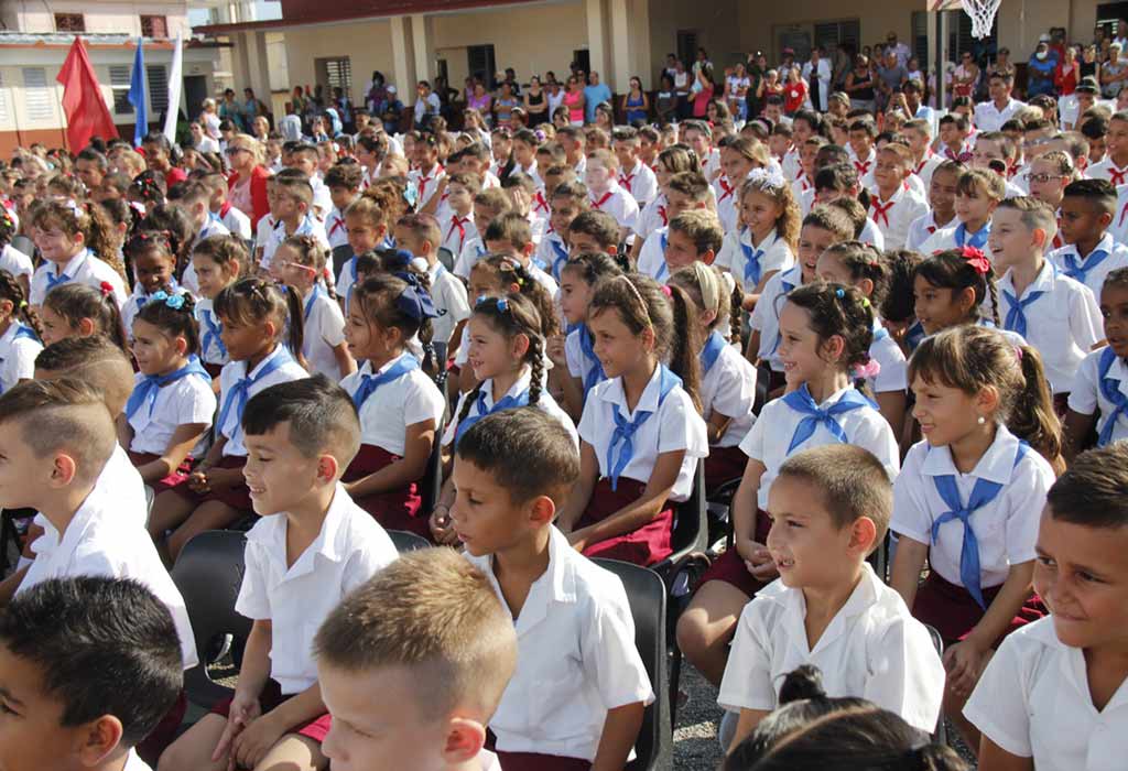 Más de 67 000 estudiantes espirituanos se incorporaron a las aulas este lunes
