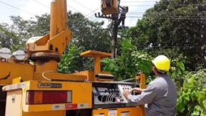 Contingente espirituano prosigue inmerso en recuperación eléctrica en Santiago de Cuba