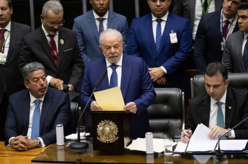 Lula elogió triunfo de democracia al jurar como presidente