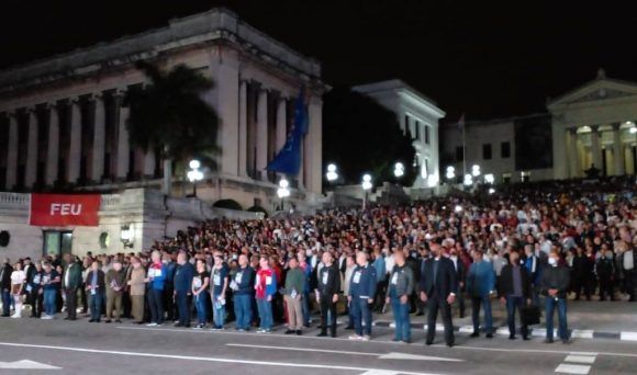 Asisten Raúl Castro y Díaz-Canel a marcha de las Antorchas de Cuba