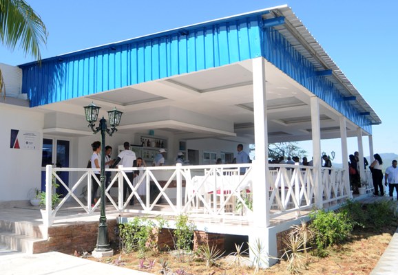 El miniacuario es una de las novedades que se presenta al visitante y a los pobladores de la comunidad costera de Playa La Boca. Foto: Oscar Alfonso Sosa.