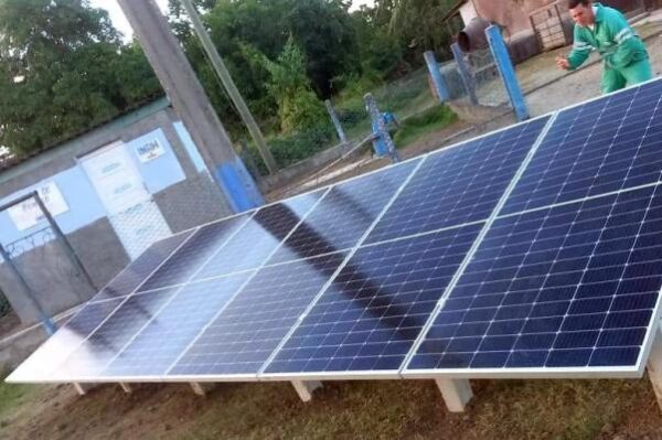 En Sancti Spiritus están instalados equipos que en lugar de energía eléctrica utilizan paneles solares. Foto: Escambray.. 