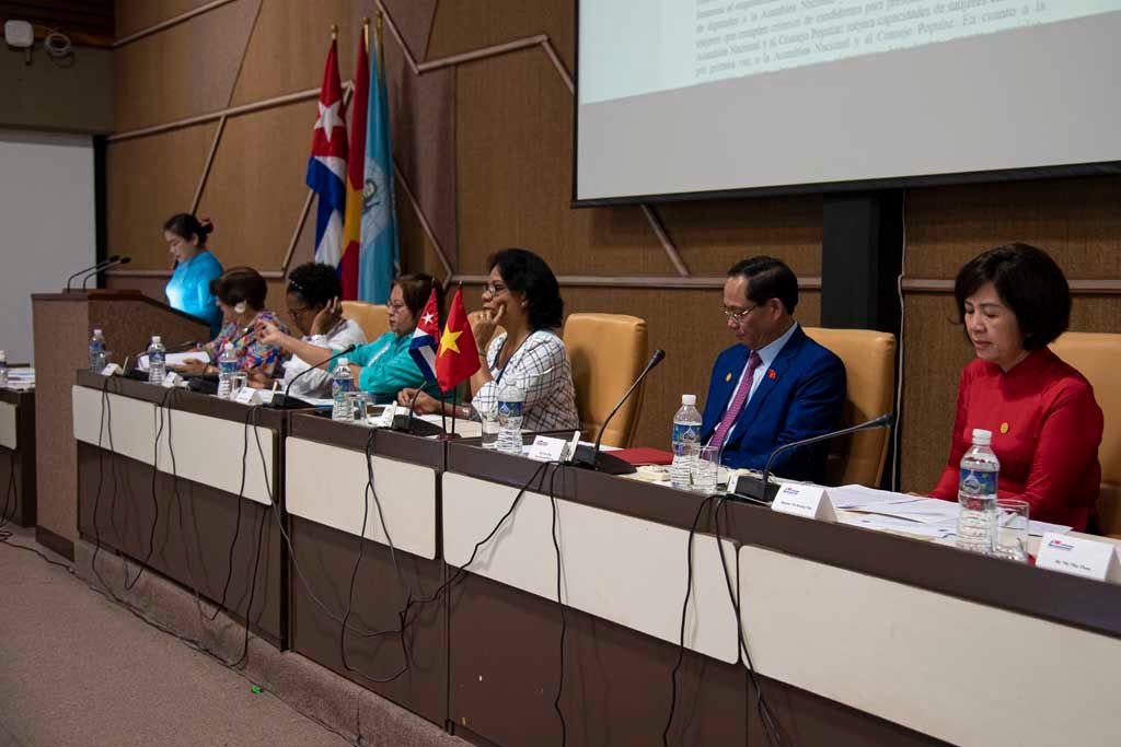 Mujeres de Cuba y Vietnam reconocen su papel en el desarrollo nacional