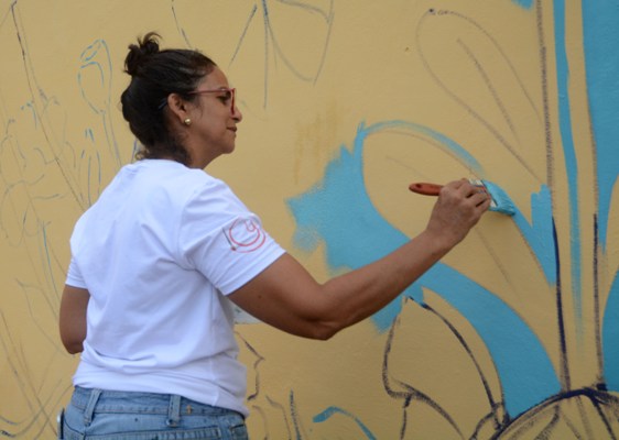La artista plástica dominicana Yeneida Fernández, coordinadora de la Ruta de los Murales. Foto: Oscar Alfonso Sosa.