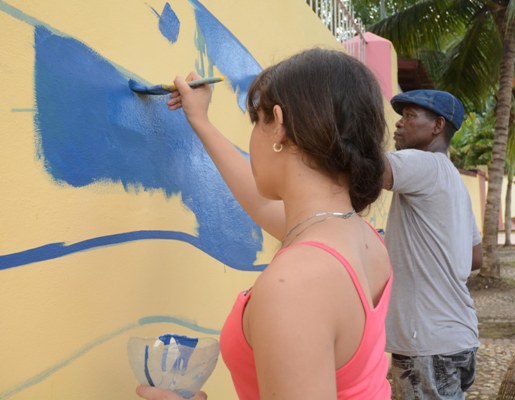 Los estudiantes de artes plásticas de la provincia se sumaron a la realización. Foto: Oscar Alfonso Sosa.