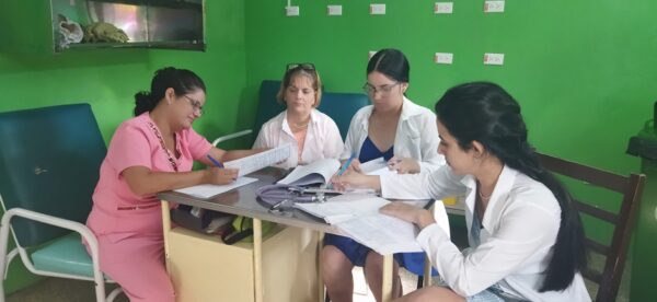 Con un 98 % de sobrevida para el paciente grave este servicio se caracteriza por la estabilidad y consagración de médicos y enfermeras. Foto: Yosdany Morejón Ortega.