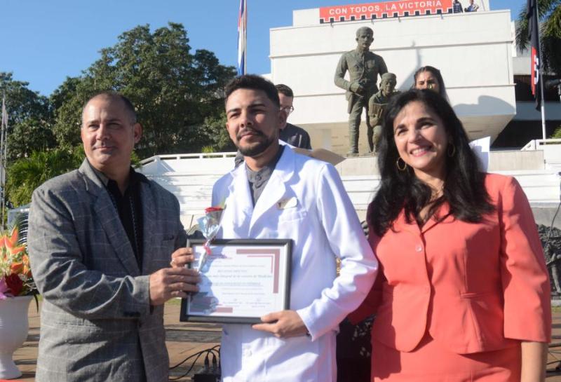 Egresados más de 16 mil 900 estudiantes de universidad médica espirituana