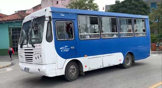 Transportación pública mantiene vitalidad en medio de desconexión eléctrica