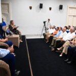 Asiste presidente cubano a presentación de libro dedicado a Fidel