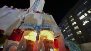 Último parte médico emitido por el Vaticano: El papa Francisco ya no se encuentra en estado crítico