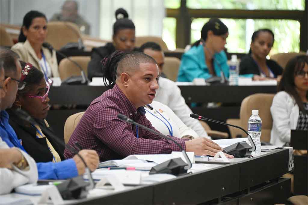 Parlamentarios en Cuba confirman gradual recuperación económica
