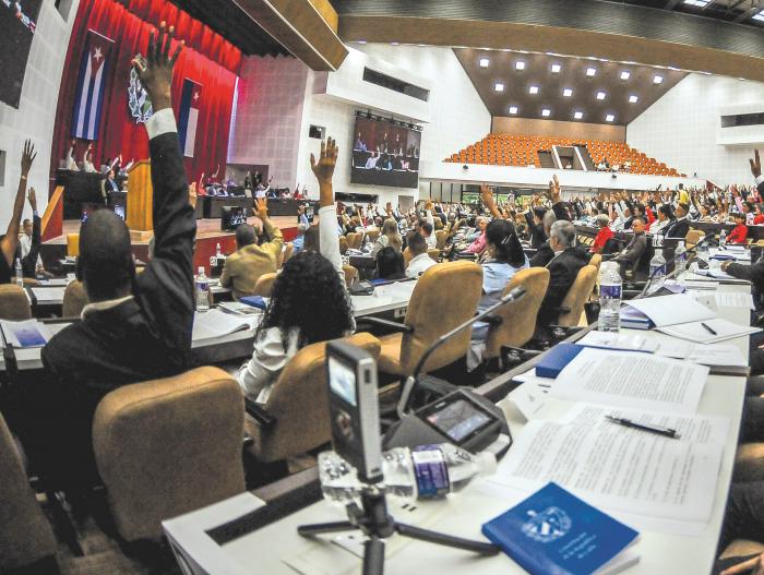 ¿Qué leyes se someterán a aprobación en las sesiones del Parlamento en Cuba?