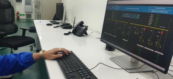 A diferencia de las termoeléctricas tradicionales, los parques solares modernos funcionan con un alto grado de automatización. Foto Yosdany Morejón