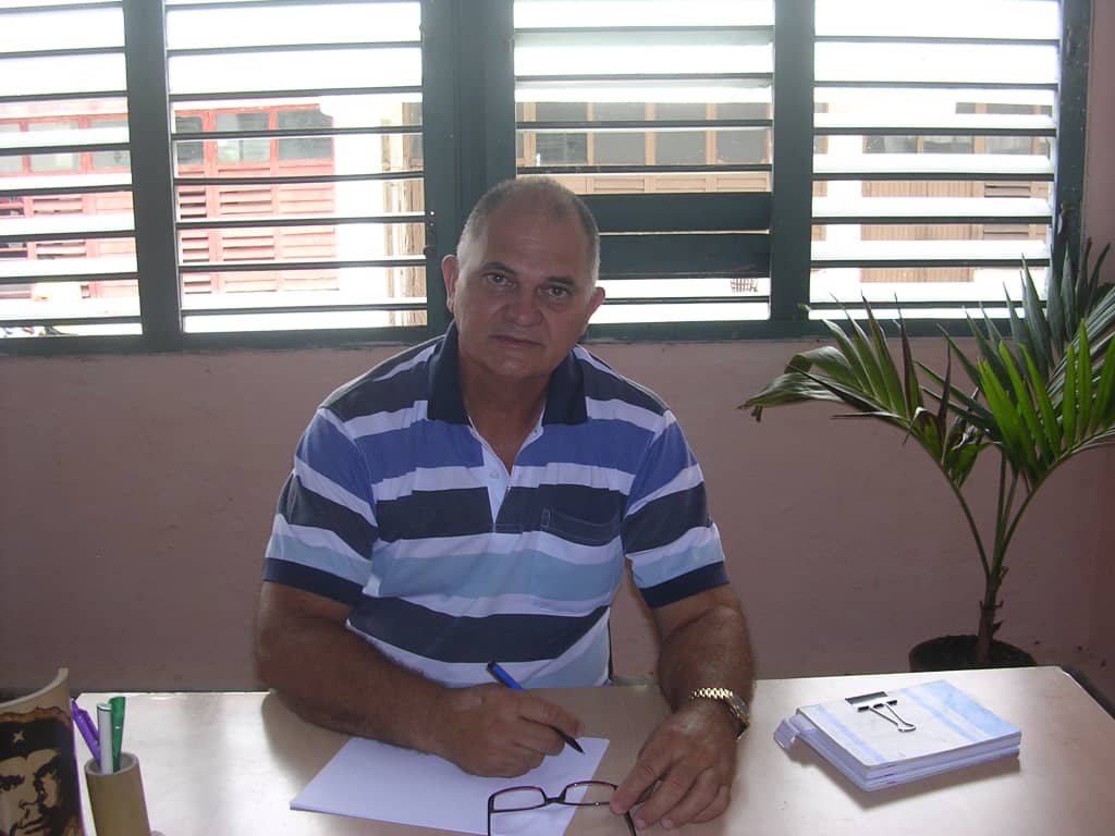Un pedagogo cabaiguanense sigue apostando por la educación especial después de su jubilación