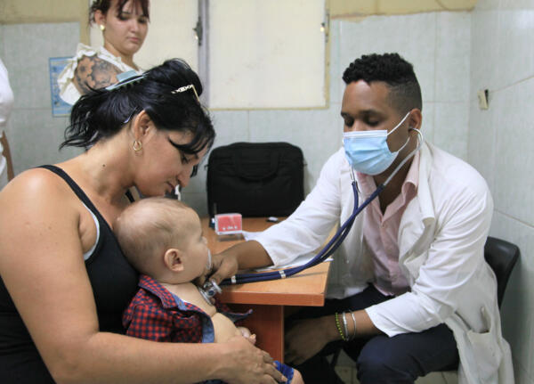 Desde las consultas en cuerpo de guardia se potencia la vigilancia ante estados febriles. Foto: Oscar Alfonso Sosa.