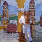 Réplica de la torre Manaca-Iznaga halaga al músico Pepe López
